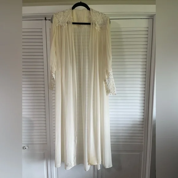 Vintage 100% silk lace wedding sheer robe victoria’s Secret original one size - Picture 2 of 16